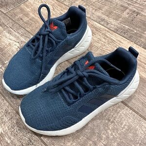 Adidas brand children’s tennis shoes